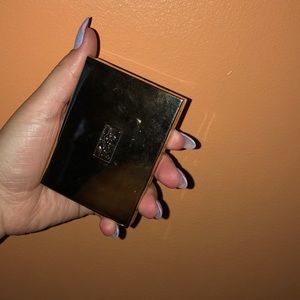 YSL Lumiere Divine Highlighting Finishing Powder